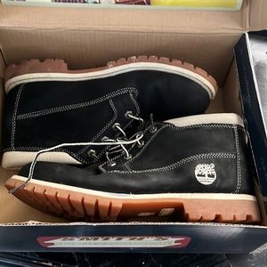 Black ankle timberland boot size 10 women used
